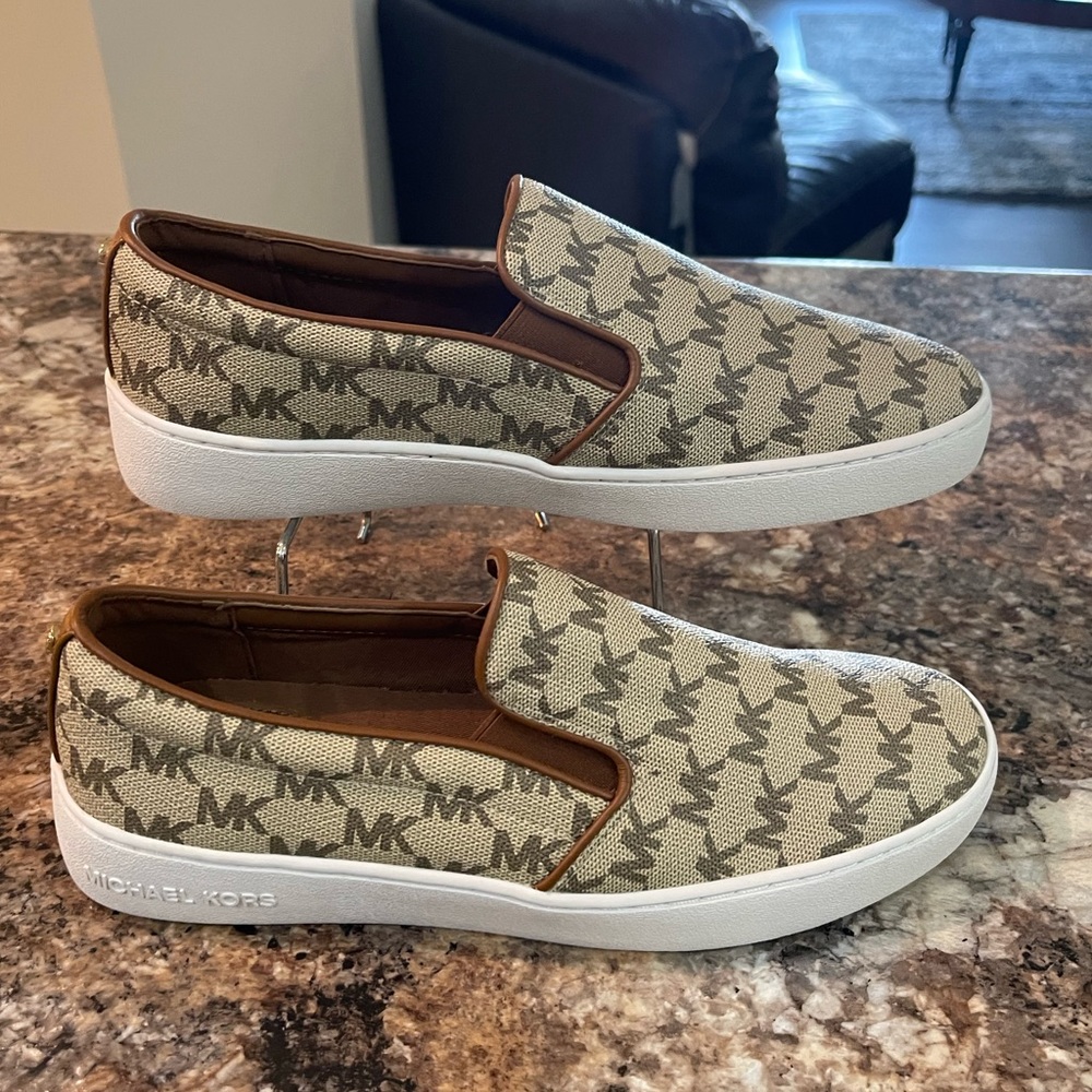 💕sold💕Michael Kors Slip On Sneakers - Picture 7 of 13